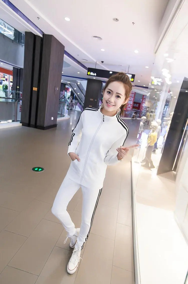 Fashionable Women's Athletic Two-Piece Tracksuit Set