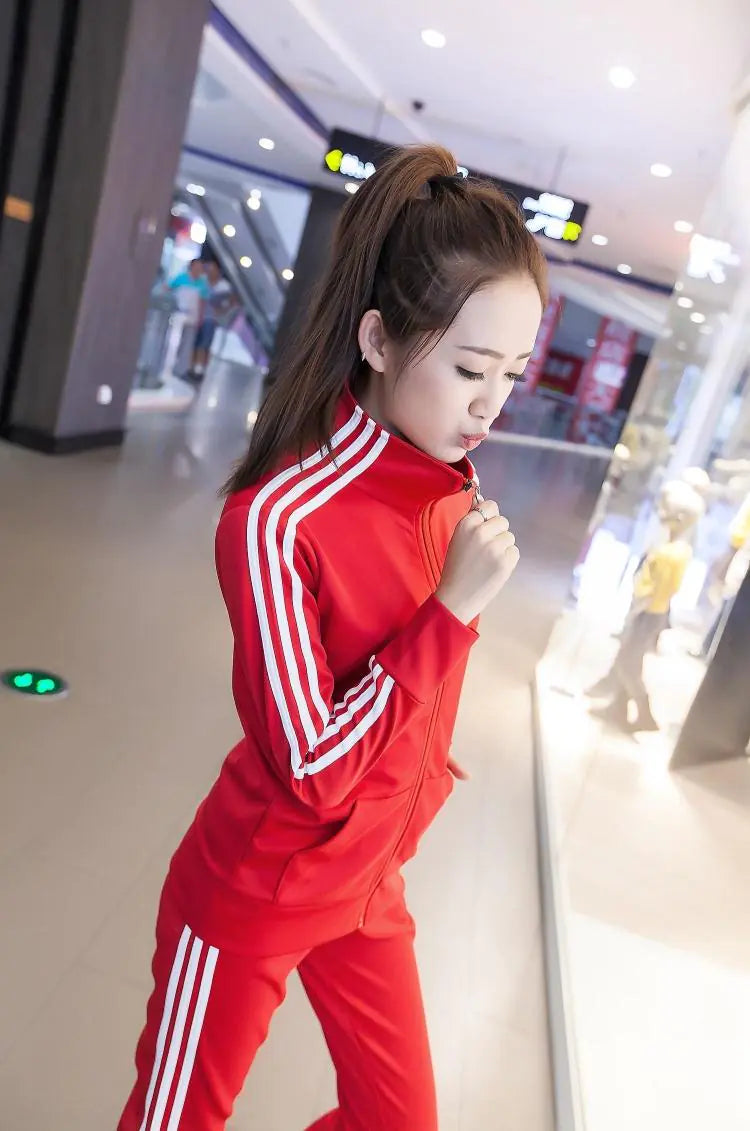 Fashionable Women's Athletic Two-Piece Tracksuit Set