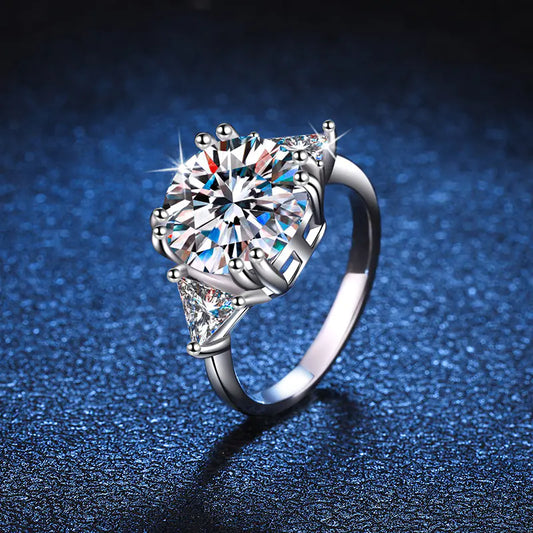 Luxury Moissanite Ring for Fashionable Elegance