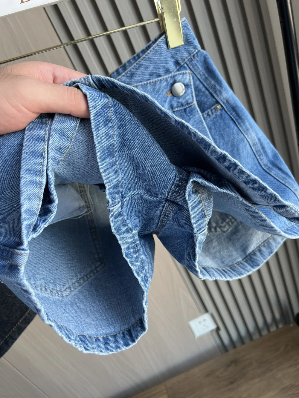 Denim suit 2025 New Hottie Style women sexy V-neck loose version short denim top asymmetrical culottes