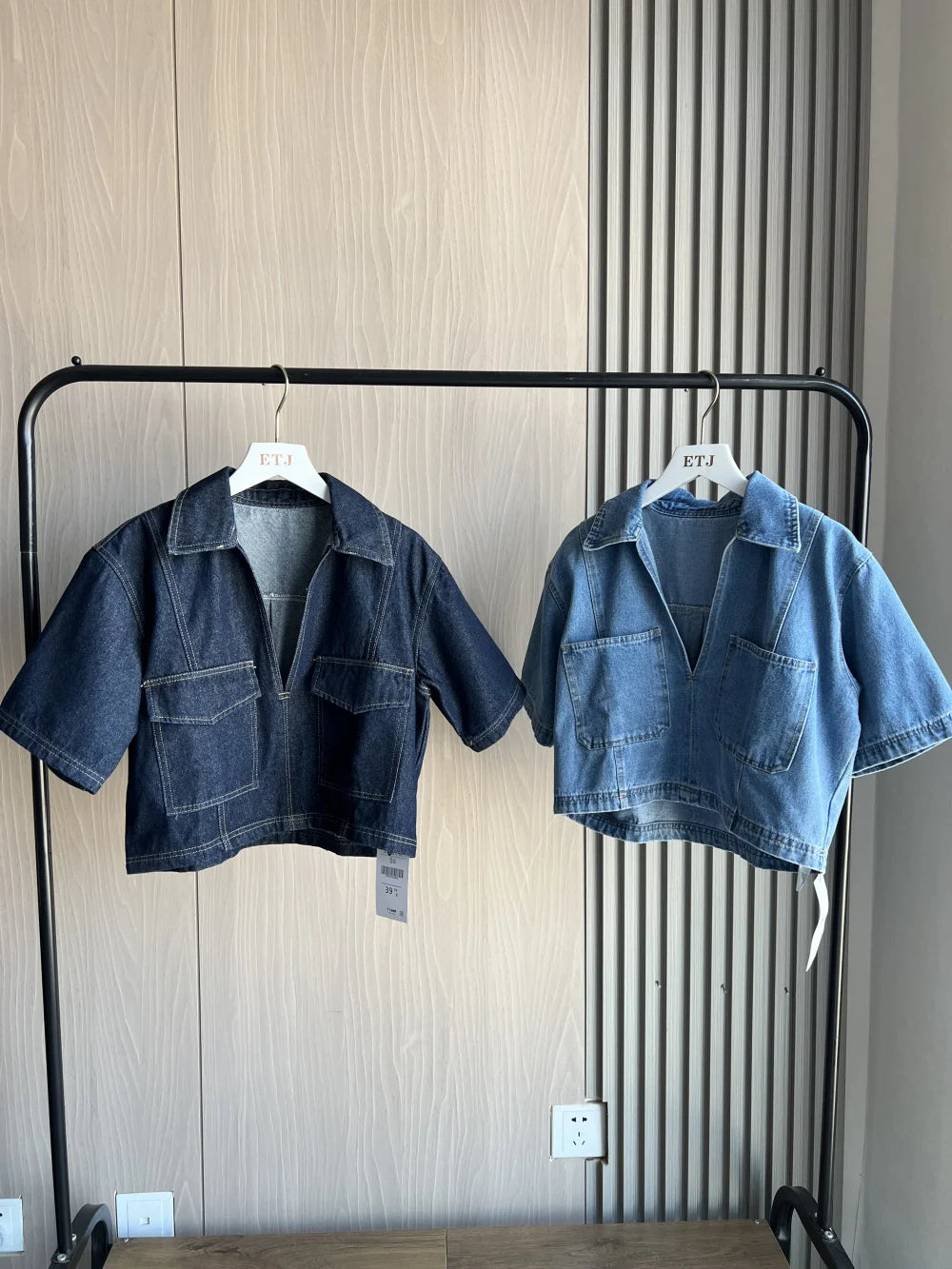 Denim suit 2025 New Hottie Style women sexy V-neck loose version short denim top asymmetrical culottes