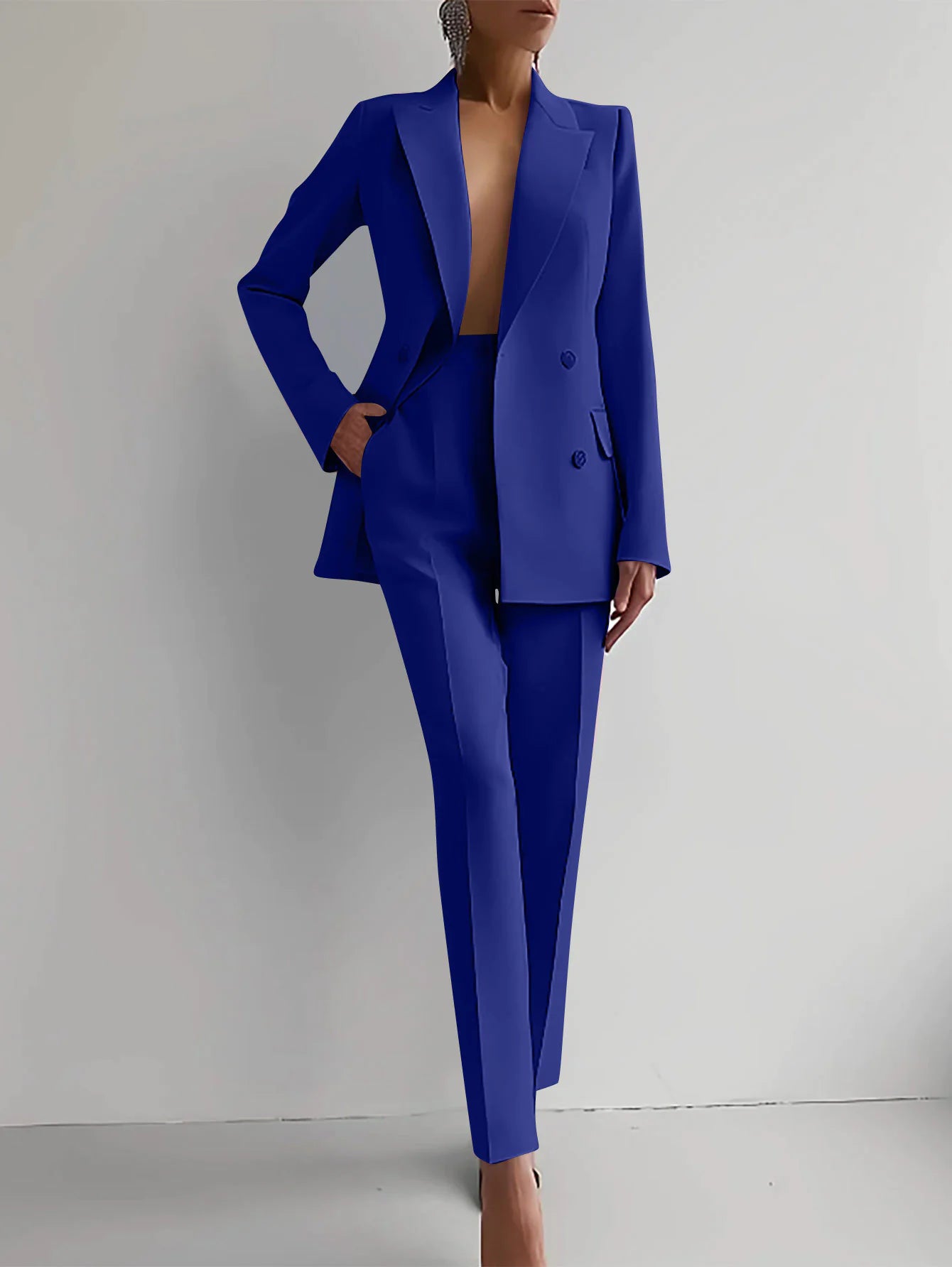 Fashionable Women's Suit