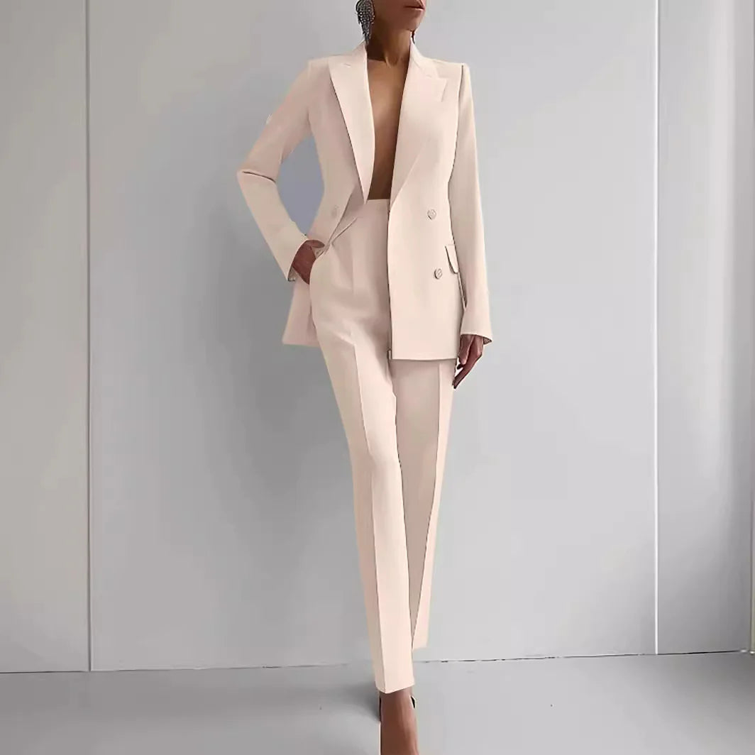 Fashionable Women's Suit
